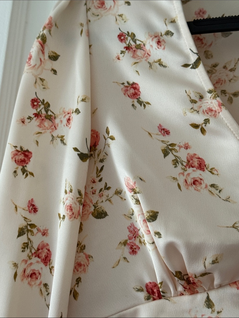 Forever 21 Cream Floral Cropped V-Neck Top - Picture 3 of 3